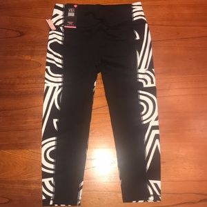 Victoria’s sextet NWT knockout Capri legging